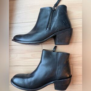 John Fluevog Anderson Hi Living Black Leather Ankle Boot Side Zip 10.5